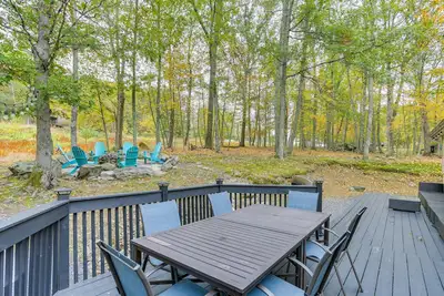 Image de Private Hot Tub & Lake Access: Pocono Retreat!