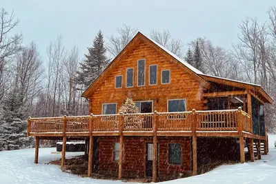 Image de Lovely log cabin with hot tub!