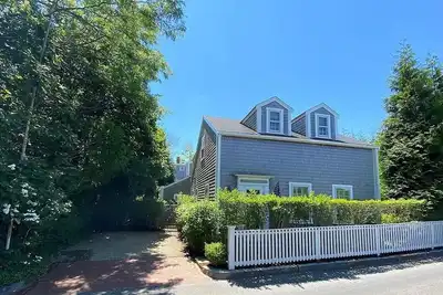 Image de Walk to Nantucket Town, Extra Spacious Family Friendly Home with Hot Tub