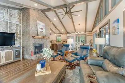 Image de Lakefront Hayesville Retreat w/ Private Swim Dock