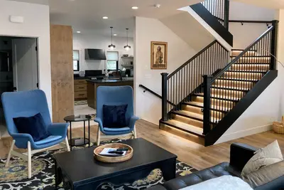 Image de Markham 46 - Modern Comfort in the Heart of Cody - Sleeps 10