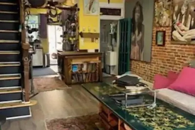 Image de Exotic Hand-Crafted Art House