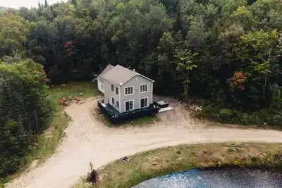 Image de Bord de l'eau, Spa, billard.