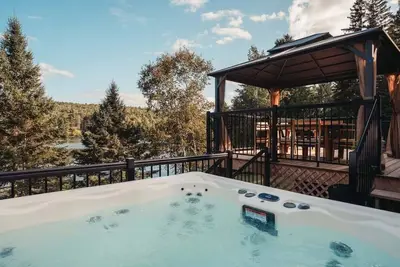 Image de Magnifique chalet au bord du lac avec Spa