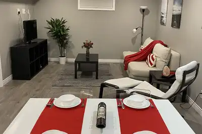 Image de Brand new spacious apartment with private yard/ patio