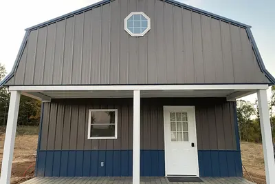 Image de Blue Cabin in the woods close to Whiteman Af Base and Univ. of Central Missouri