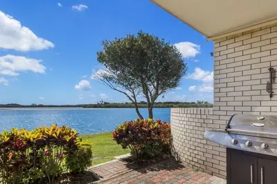 Image de Peninsula Court 6, Fish from your back door
