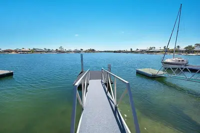 Image de 21 Melaleuca Drive, Waterfront with private boat ramp and pontoon -Pet Friendly