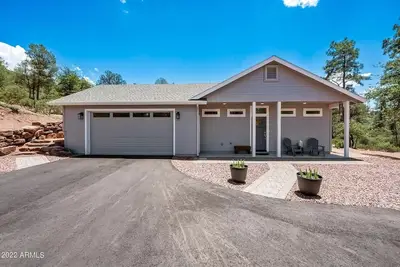 2 bedroom modern home in a private neighborhood10% weekly/15% monthly discount