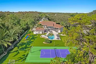 Image de Villa w/pool, games & Bbq