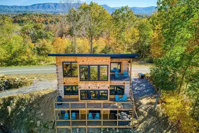 Image de Smoky Lake Retreat - New Property On Douglas Lake - Mountain Views!
