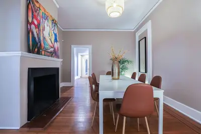 Image de The Montrose Standard! Luxury Home, Near All 2br+2