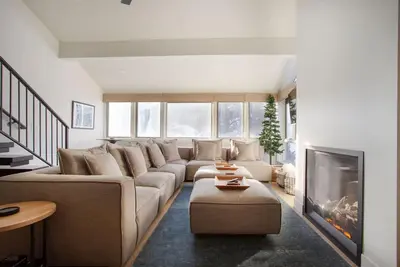 Image de Luxe Ski-In/Ski-Out Condo, Elevator, boot dryer