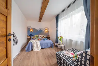 Image de Two bedroom apartment great for family, with playground and free parking in yard