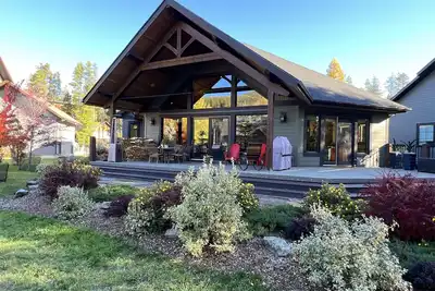 Image de Mountain living at its finest in our spacious 4-bedroom home with Wheelchair Access