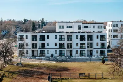 Image de Downtown condo near West Bay