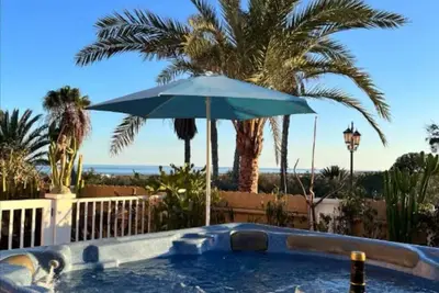 Image de Hot tube with views to the sea and golf course