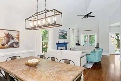 Image de Fantastic Home, 6 Bedrooms, Walk to Shops & Dining