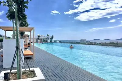 Homesuite' Home at Sutera Avenue