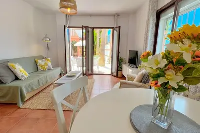 Image de 2 bed ground floor garden apartment in the beautiful village of Frigiliana
