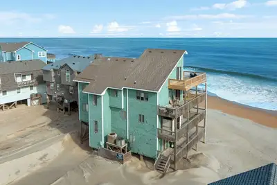 Image de Lucky Stars: Oceanfront | Rec Room with Pool Table