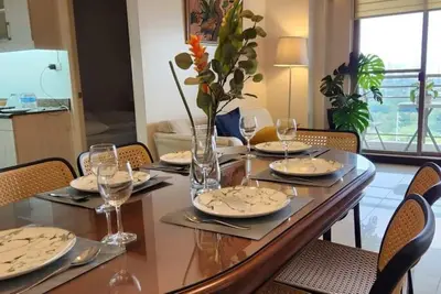 Penthouse 2br Wi-Fi Pool Nr Golf Airport Fort Bgc\n