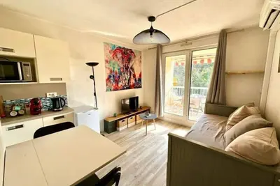 Image de Studio calme avec piscine proche du centre et de la gare