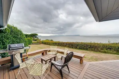 Image de Serene Island Retreat w/ Beach Access & Mtn Views!