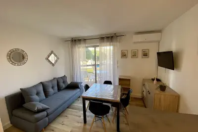 Image de Superbe Studio Cabine en Bord de Marina