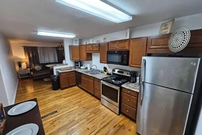Really close to Fsu, walking distance! 5 br\/2 full bath, 8 min drive to Airport!