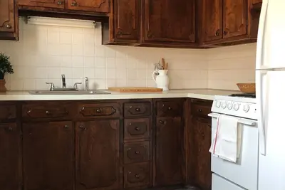 Image de \nCozy stay within one mile of downtown Delaware’s shops, restaurants and pubs.