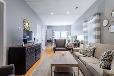 Image de Cozy 2nd Floor unit Near Plaza and Westport | 08