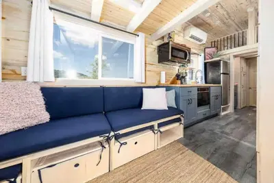 Image de Luxury Tiny Home/Base Camp to Ouray, Telluride/3 Queen beds/Washer & Dryer/Smart Tv/Hot Tub Access/Patio w/Mountain Views/ Fire Pit/11 mi to Airport