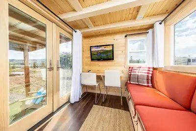 Image de Luxury Tiny Home/Base Camp to Ouray, Telluride/3 Queen beds/Washer & Dryer/Smart Tv/Hot Tub Access/Patio w/Mountain Views/ Fire Pit/11 mi to Airport