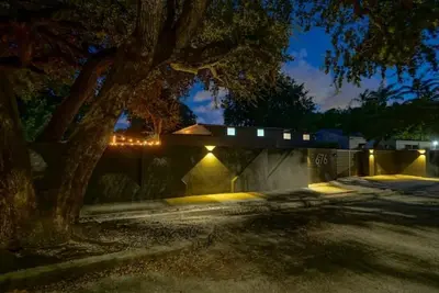 Image de MiMo Luxe Heated Pool/Hot Tub/Private Parking\n