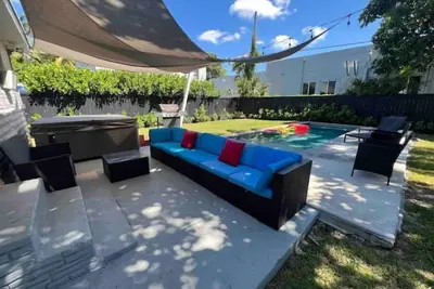 Image de Wynwood 5 min walk/Heated Pool/Hot Tub/Parking\n