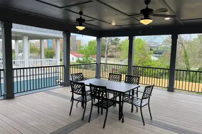 Image de Luxury 4b/4. 5b Home, Ev Charger, deck by Mcg #4