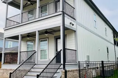 Image de Luxury 4b/4. 5b Home, Ev Charger, deck by Mcg #6