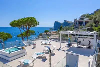 Image de Villa Neranyum with private pool, hydromassage, sea view and parking
