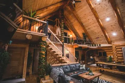 Image de Bienvenue dans la Jungle | Cabane en bois | Spa