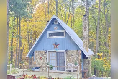 Image de Charming Cottage in the Woods, 5 min to Ebt Railroad or Relax  & Bird Watch