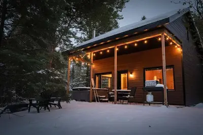 Image de Chalet au Bord de l'Eau avec Spa | Le Huard