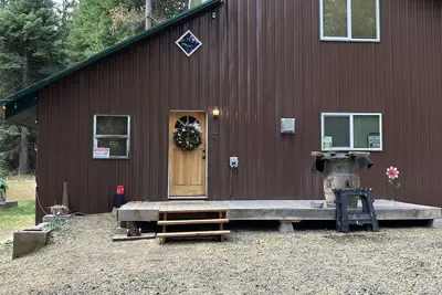 Image de Beautiful Cabin located in the Blue mountain’s, pet friendly and many extras.
