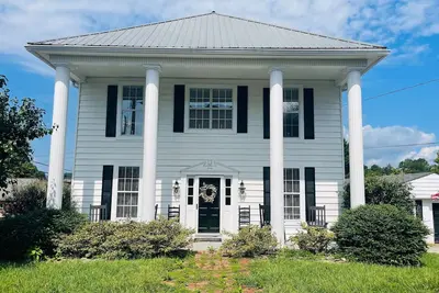 Image de Historic Victorian Home Downtown