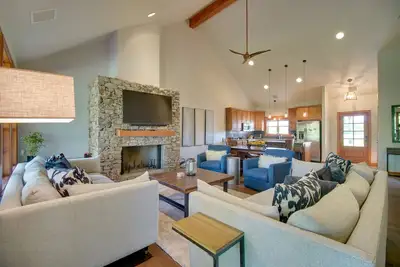 Image de Pool Access, Deck & Boat Slip: Monkey Island Oasis