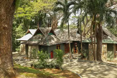 Image de La Maison Verte - a 'country' feel, centrally set!