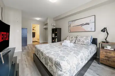 Image de Stylish 2 Bdrm free Wifi Netflix Disney+ UGprkg