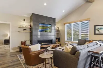 Spectacular Mountain Oasis