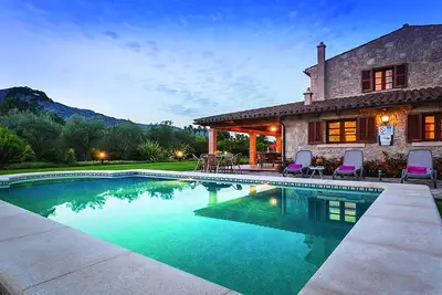 Image de Beautifully Renovated Villa, A/C, Private Pool, Mountain Views - 15mins Walk to Old Town Pollenca!