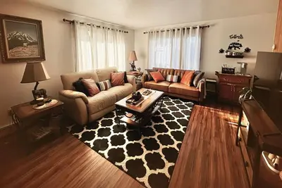 Image de Home Away from home, fully/equipped, nearJBER, private parking <4 miles Downtown